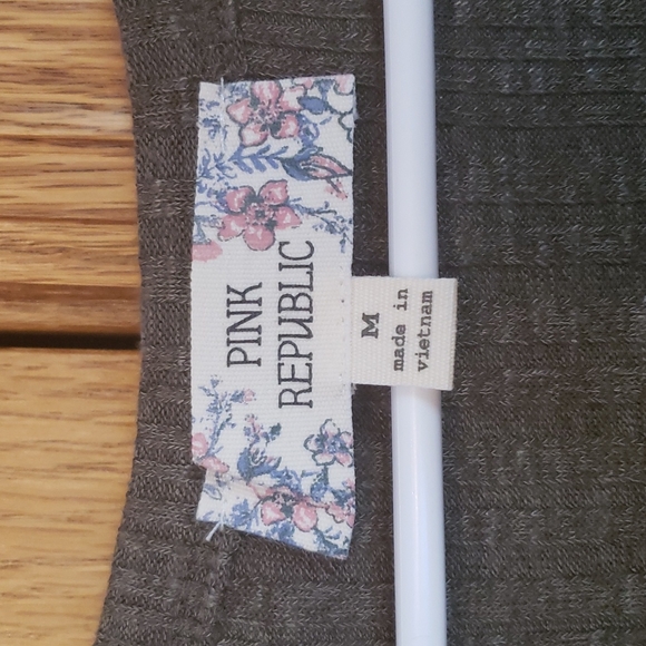 NWT Pink Republic Short Sleeve Top - Picture 2 of 7